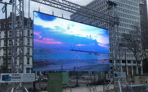 戶外LED顯示屏的清洗與維護：保持清晰視界