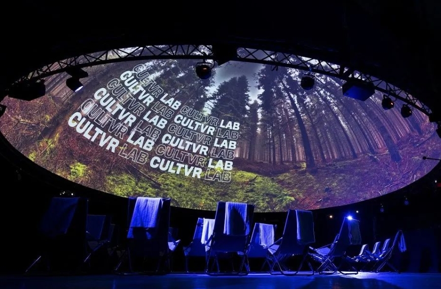 成都LED顯示屏：球狀 LED 穹頂，聲學(xué)魅力與氛圍塑造