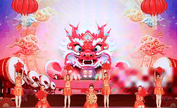 2025年春節(jié)里的LED顯示屏元素：科技與傳統(tǒng)交融的新篇章|成都led顯示屏